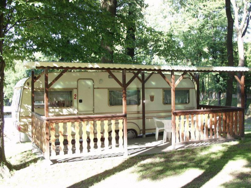 Auto-Camping Park Еленя-Гура Экстерьер фото