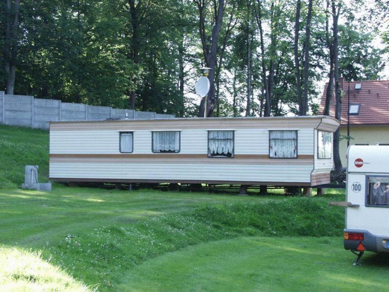 Auto-Camping Park Еленя-Гура Экстерьер фото